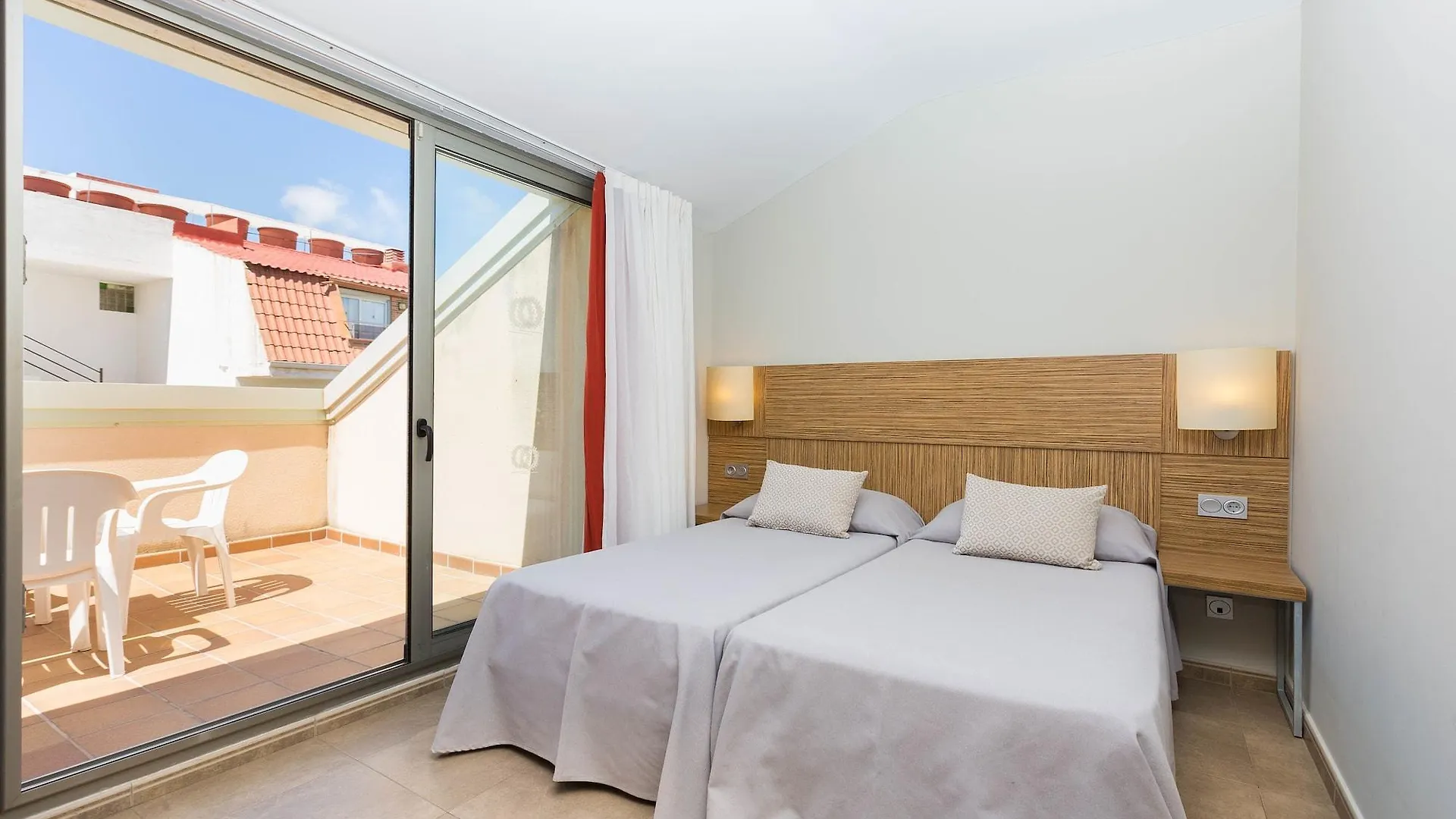 Aparthotel Odissea Park Санта-Сусанна
