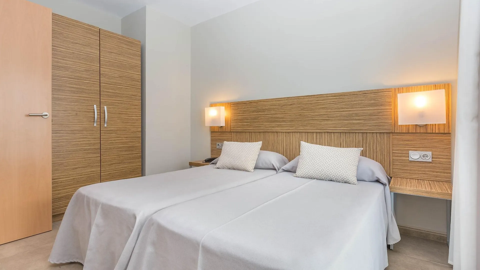 Aparthotel Odissea Park Санта-Сусанна