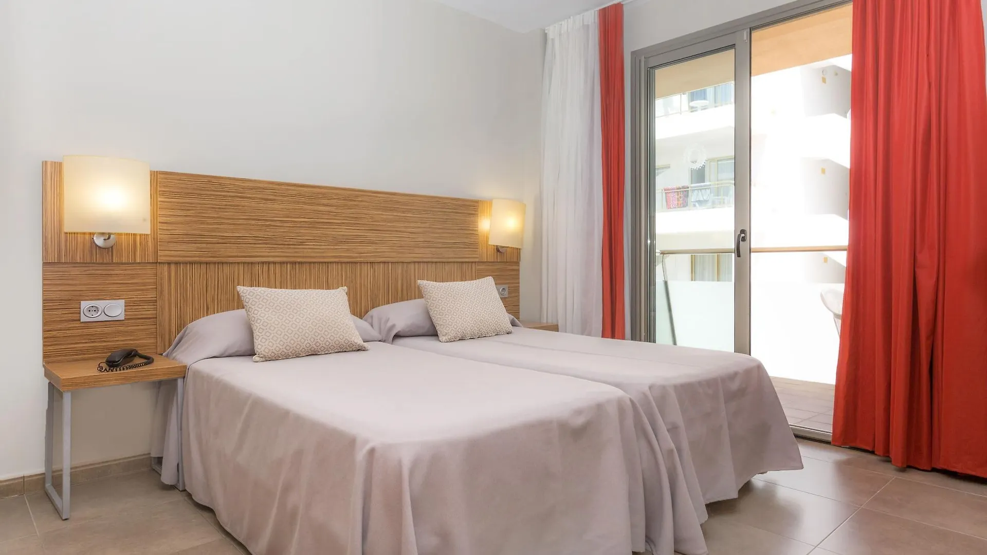 ****  Aparthotel Odissea Park Санта-Сусанна Испания