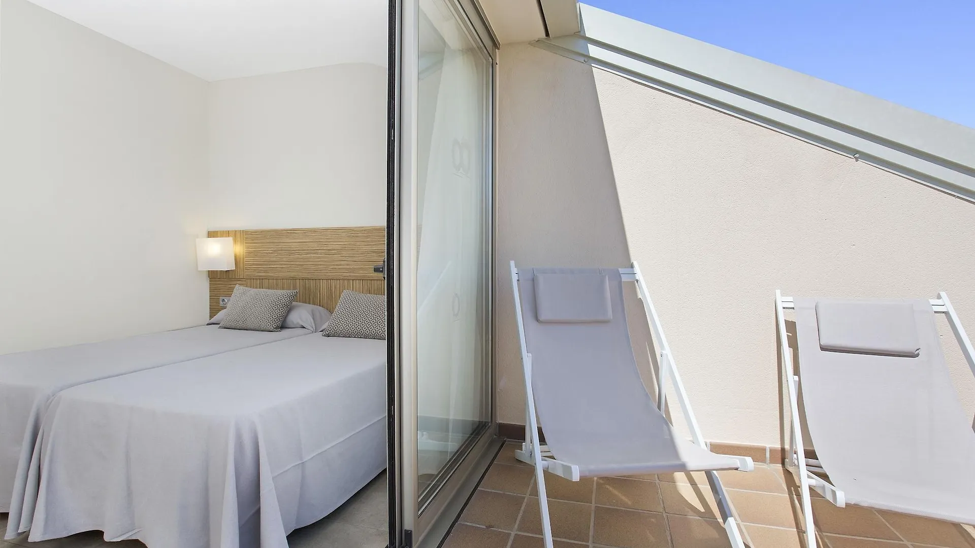 Aparthotel Odissea Park Санта-Сусанна