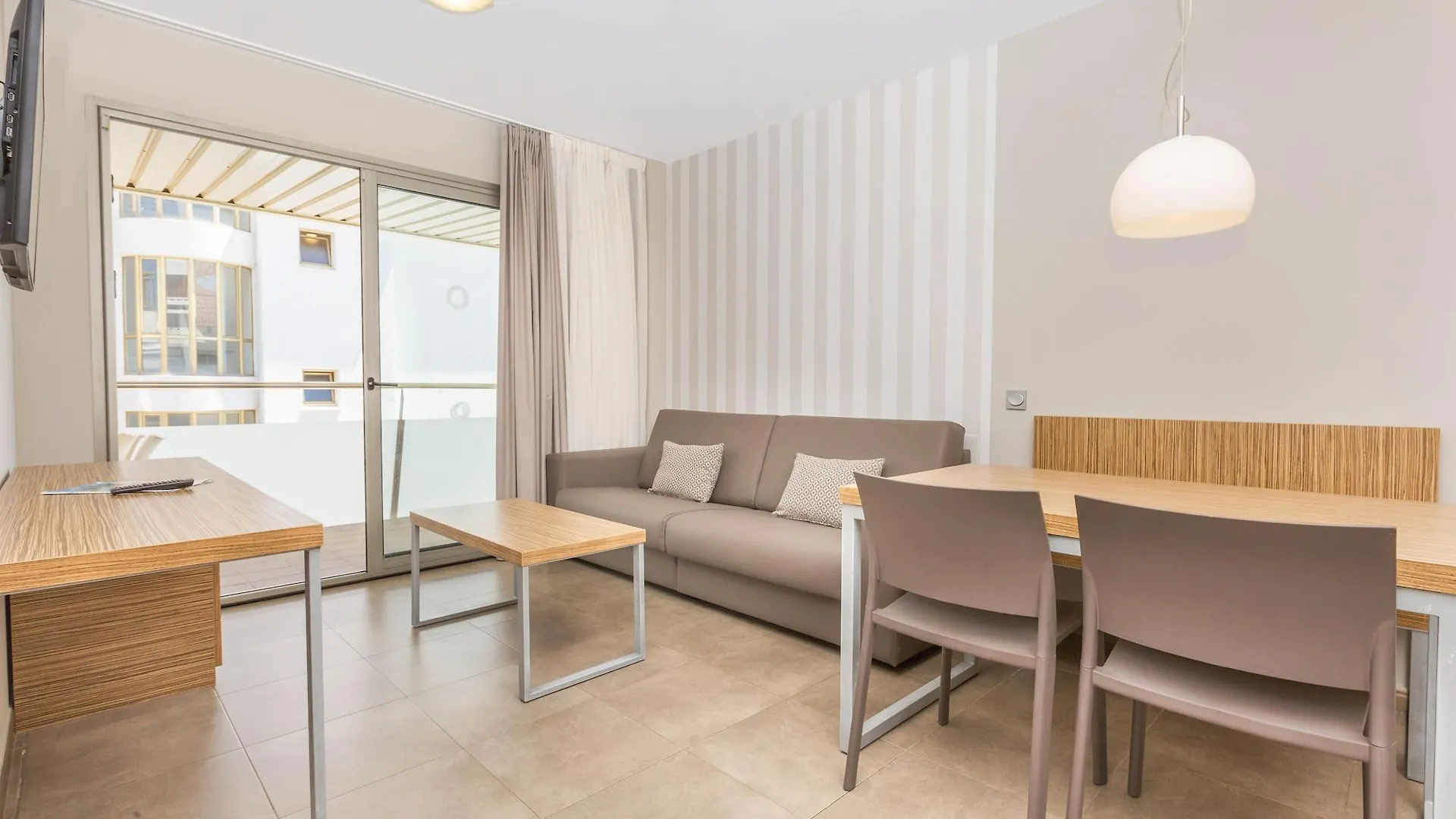 Aparthotel Odissea Park Santa Susanna 4*,